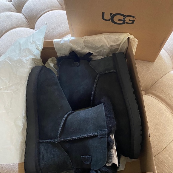 📌📌📌SOLD 📌📌📌 Ugg Mini Bailey Bow II - Picture 4 of 10